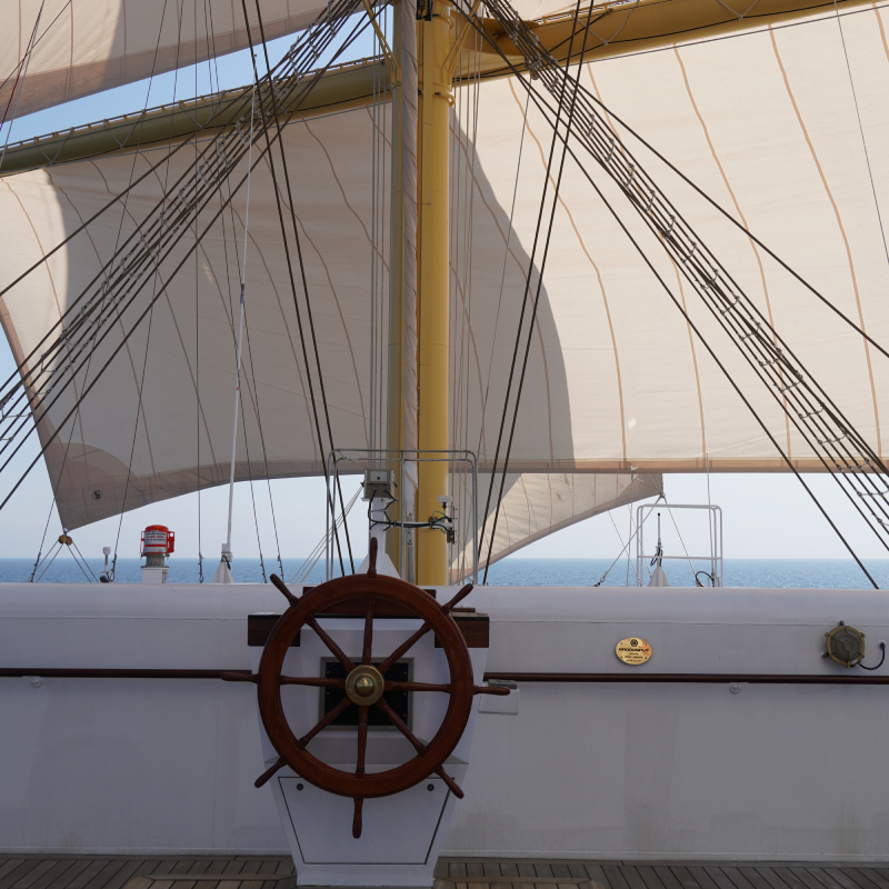 The bridge and sailds of Tradewind Voyages Golden Horizon