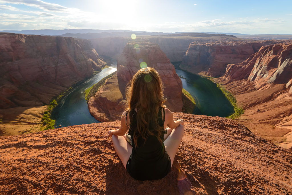 Woman looking over the Grand Canyong