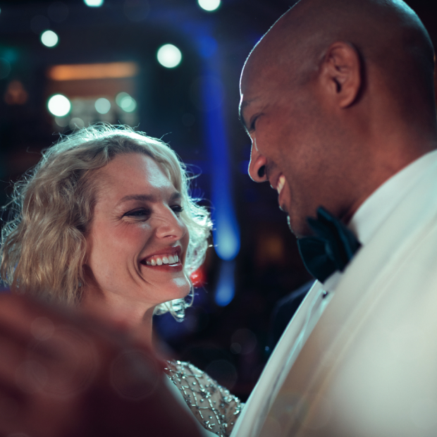 Relaxed evening onboard: cocktail at sunset, Commodore Club-style view, elegant lounge