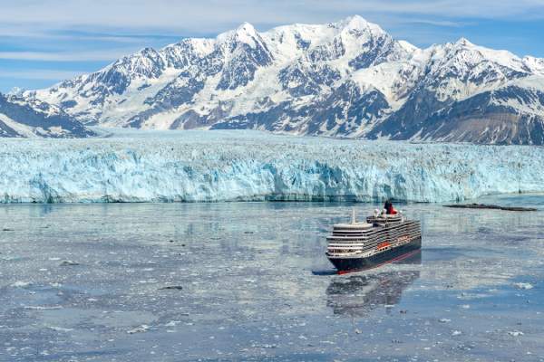 Cunard's Queen Elizabeth at the Hubbard Glacier