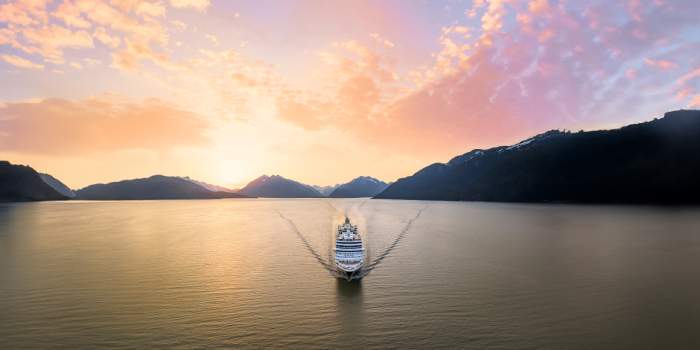 Holland America's Nieuw Amsterdam sailing away from Haines