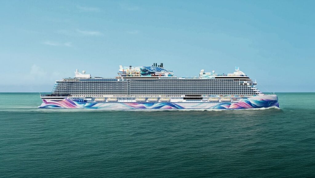 Norwegian Aurora Hull