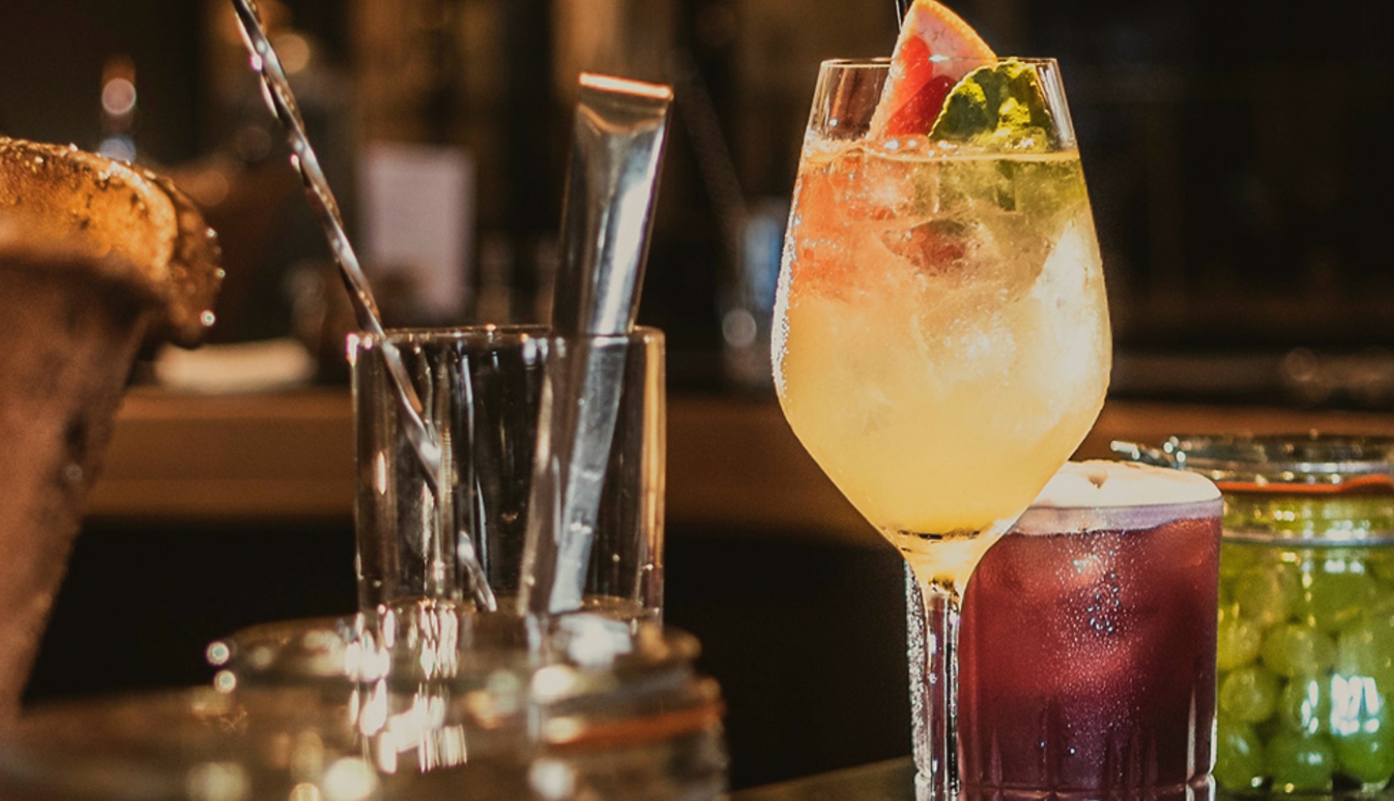 Premium Cunard drinks and dining included in Signature Packages