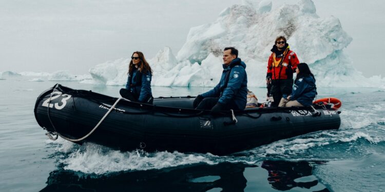 HX Expeditions, Zodiac in Greenland