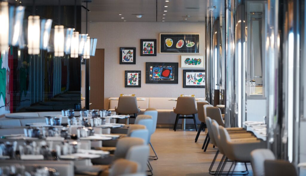 Scenic Eclipse vs expedition ships