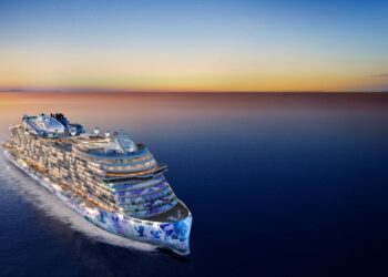 Norwegian Luna cruise ship exterior at sea during sunset review