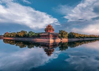 China holidays 2027 Forbidden City Beijing cruise and stay tour from the UK