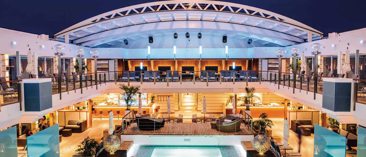 In the pool or at the poolside bar – which is the best place for maximum refreshment?