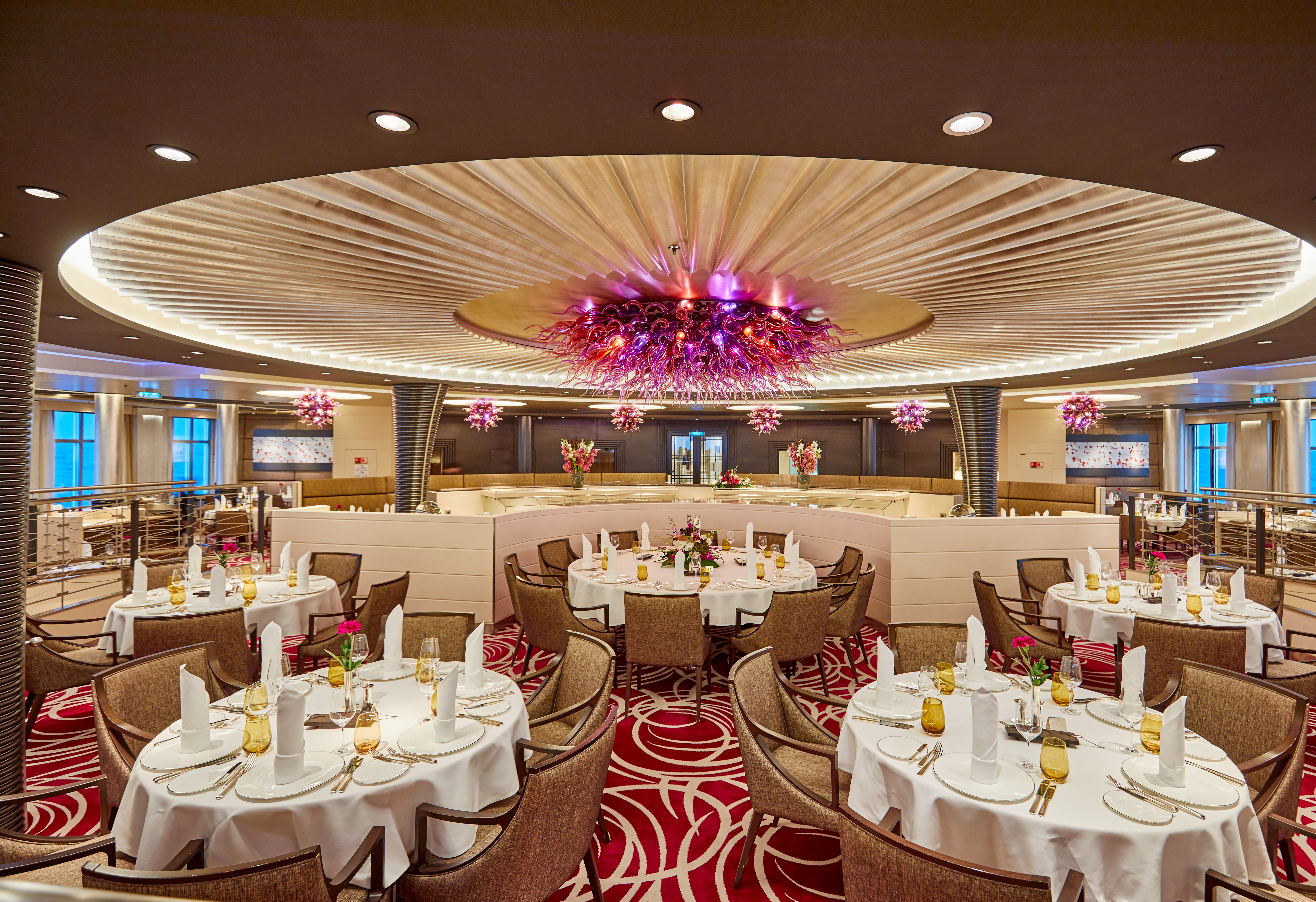 The main restaurant Weltmeere offers international gourmet cuisine