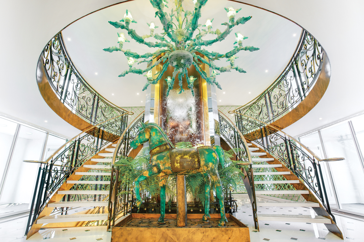 Luxury all the way -  you´ll find a specially commissioned Murano glass chandelier and life-size glass horse in the lobby