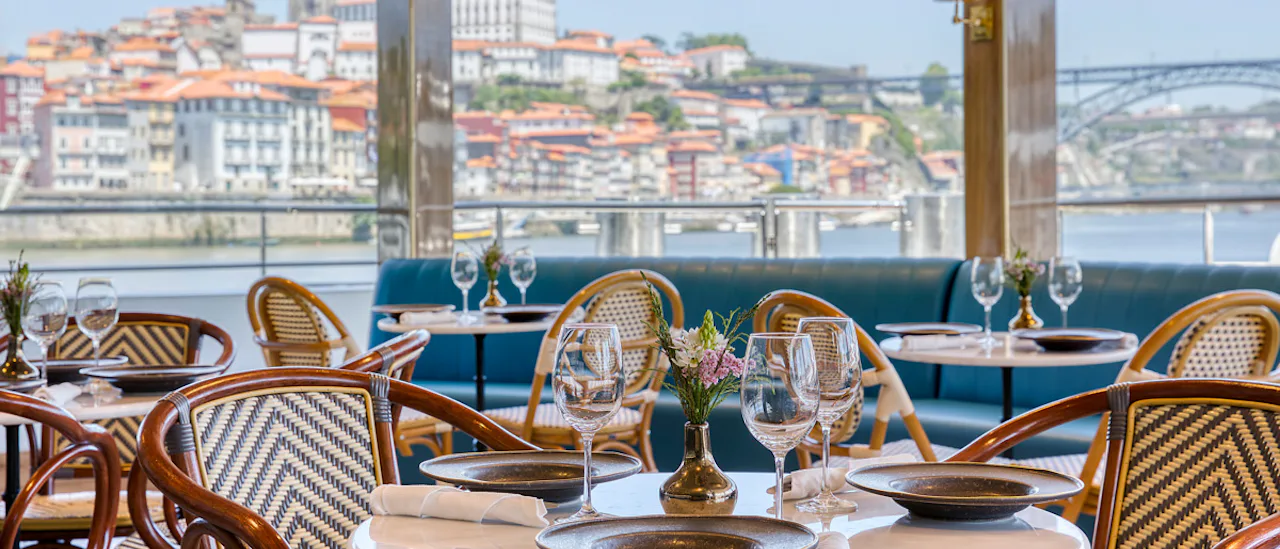 The elegant bistro