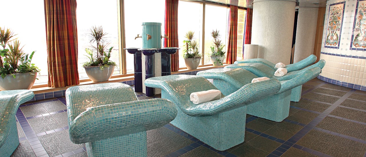 Heated thermal beds in the spa