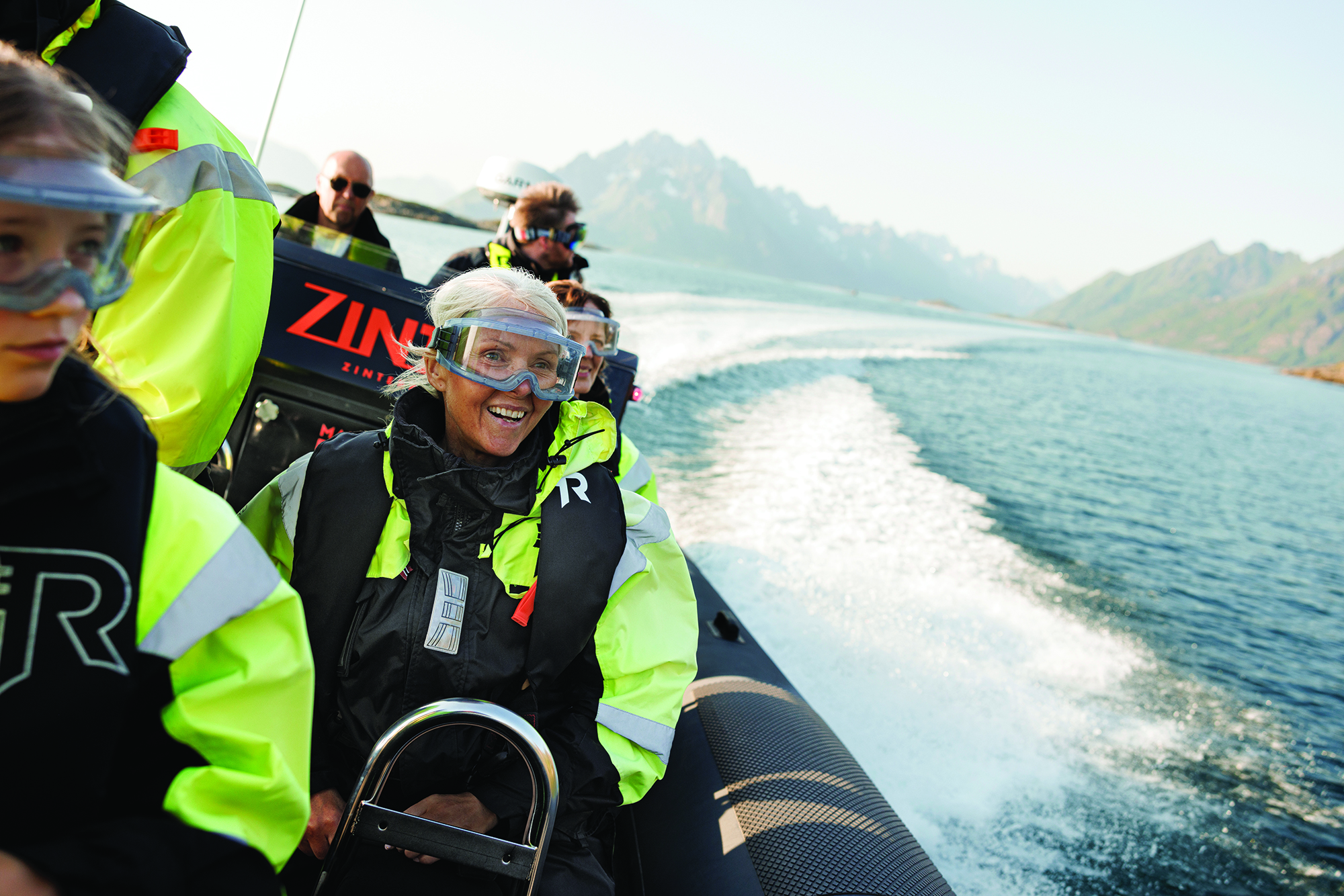 Experience the highlights of the Norwegian coast through the varied excursion program