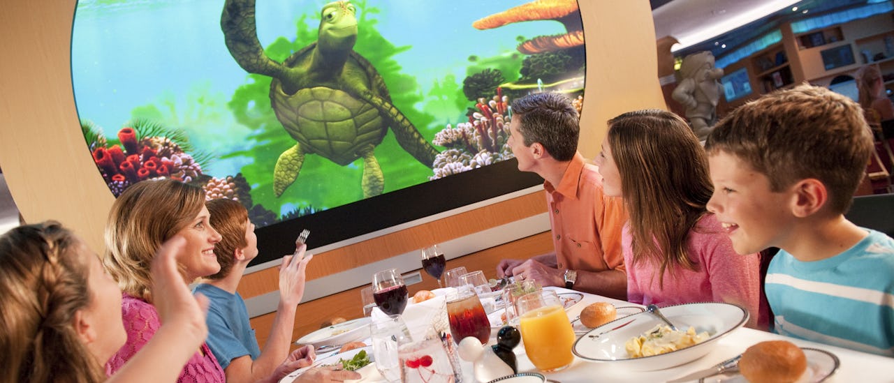 At Animatos Palate you can join an interactive dinner show during your dinner