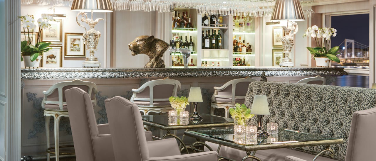 Indulge yourself with a delicious drink while chatting with friends and enjoying the view at Bar du Leopard