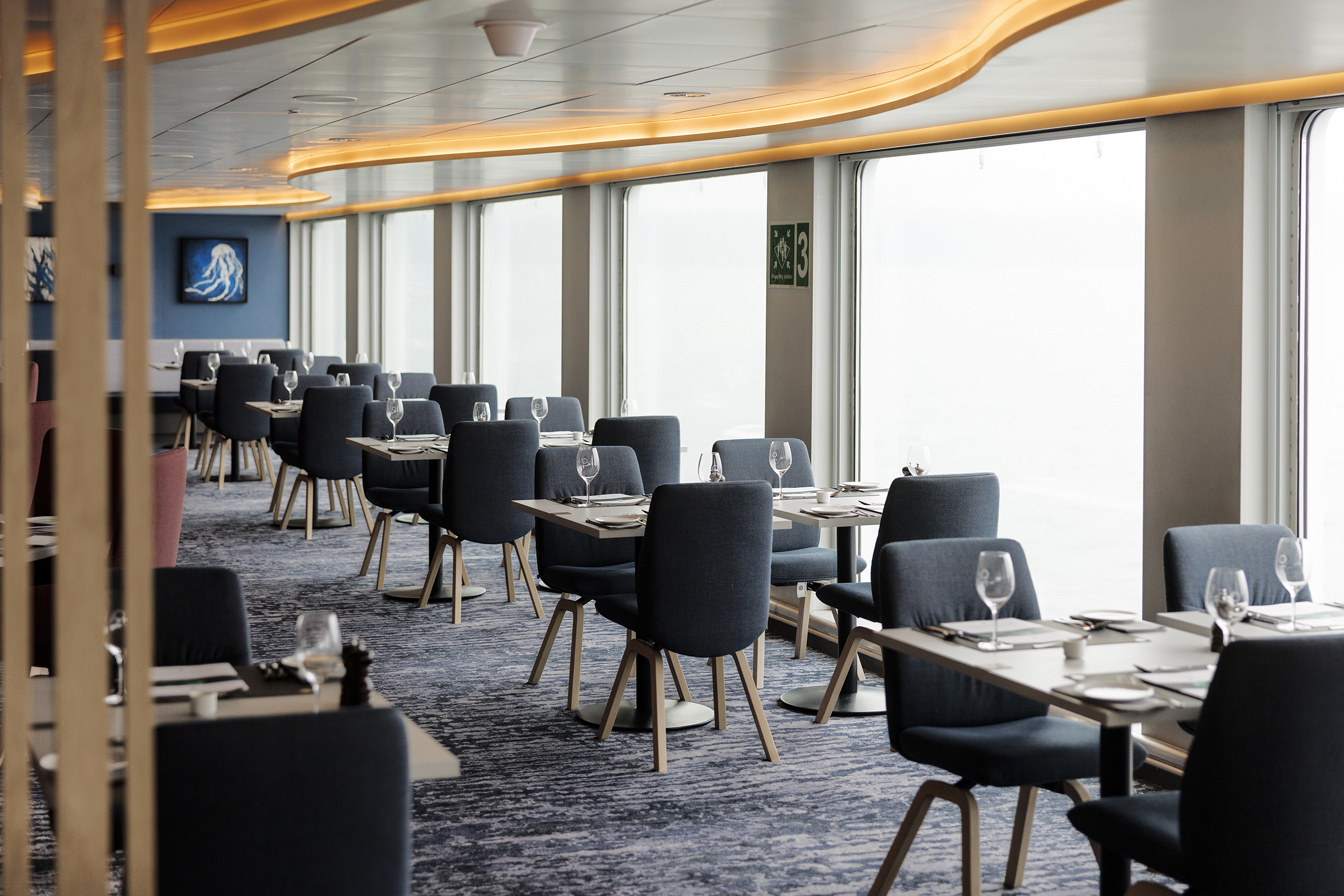 Enjoy breakfast, lunch and dinner in Havrand Restaurant