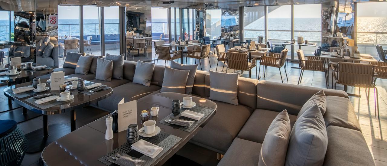 Yacht Club grill restaurant and bar, serving breakfast and lunch