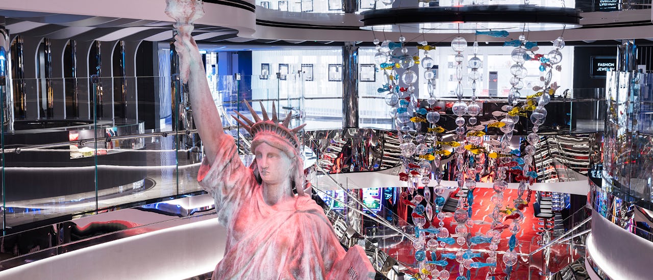 The design features, public areas and venue names are inspired by the metropolitan New York City