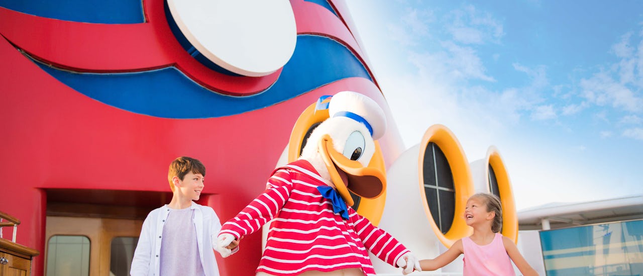 Take pictures with your Disney favorites!