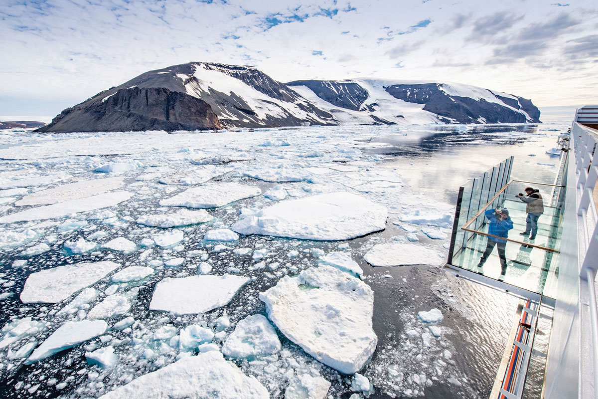 The glass balcony beneath your feet allows you to hover above the water and reveals the endless expanse and beauty of the ocean