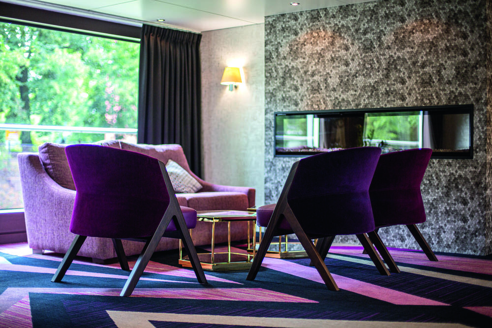 Club Lounge - the perfect spot for pre-or-post-dinner cocktails