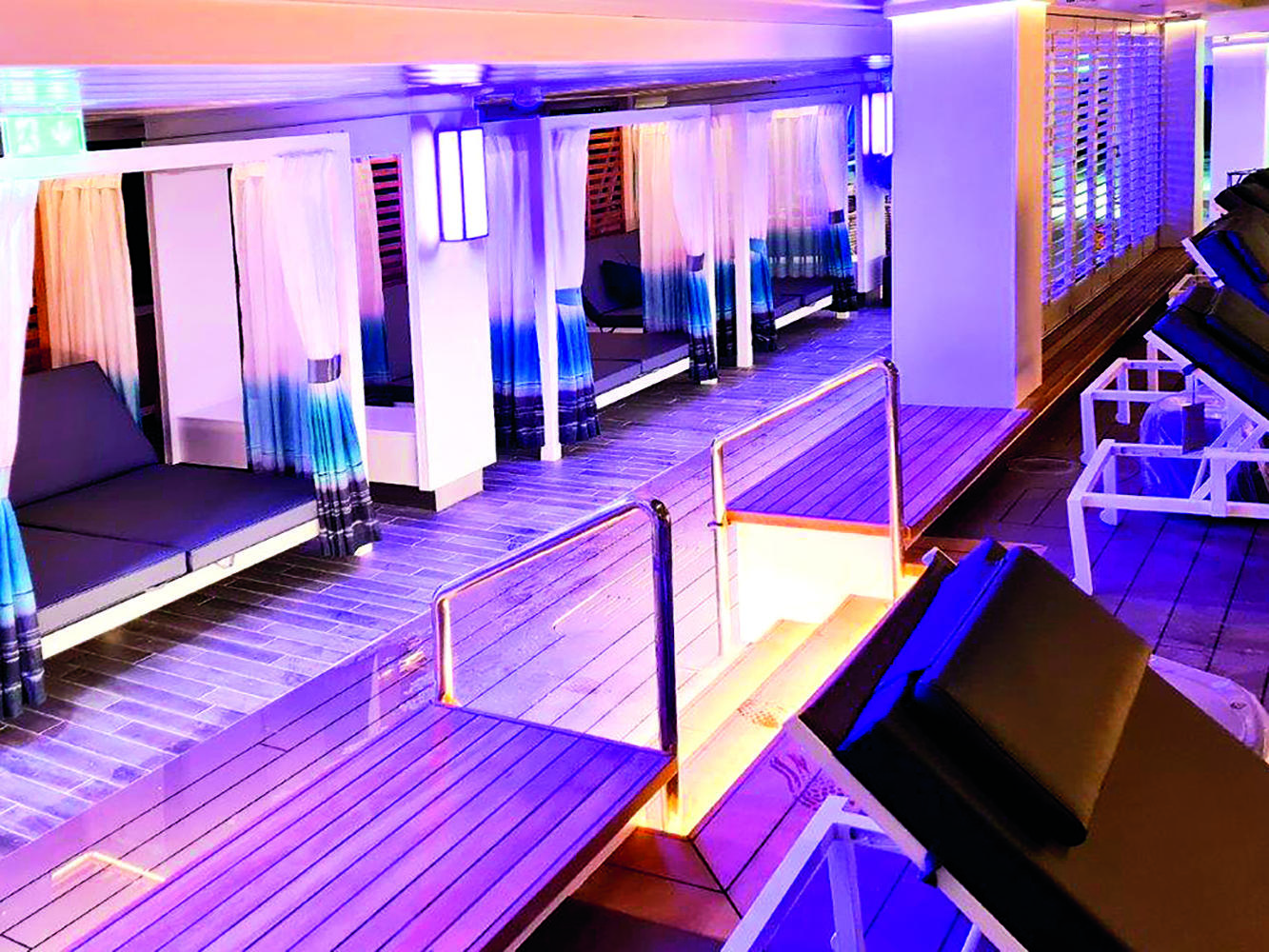 The Glass House serves lunch & dinner