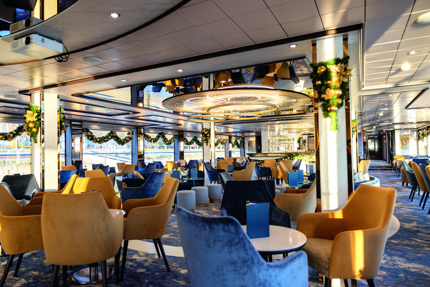 Club Lounge - the perfect spot for pre-or-post-dinner cocktails