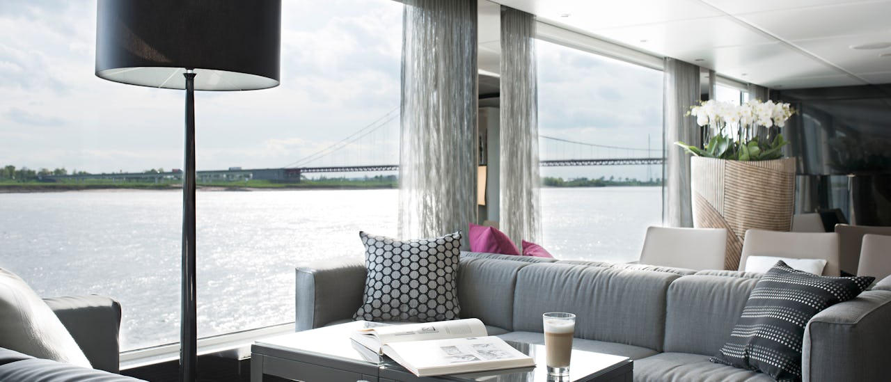 Horizon Lounge