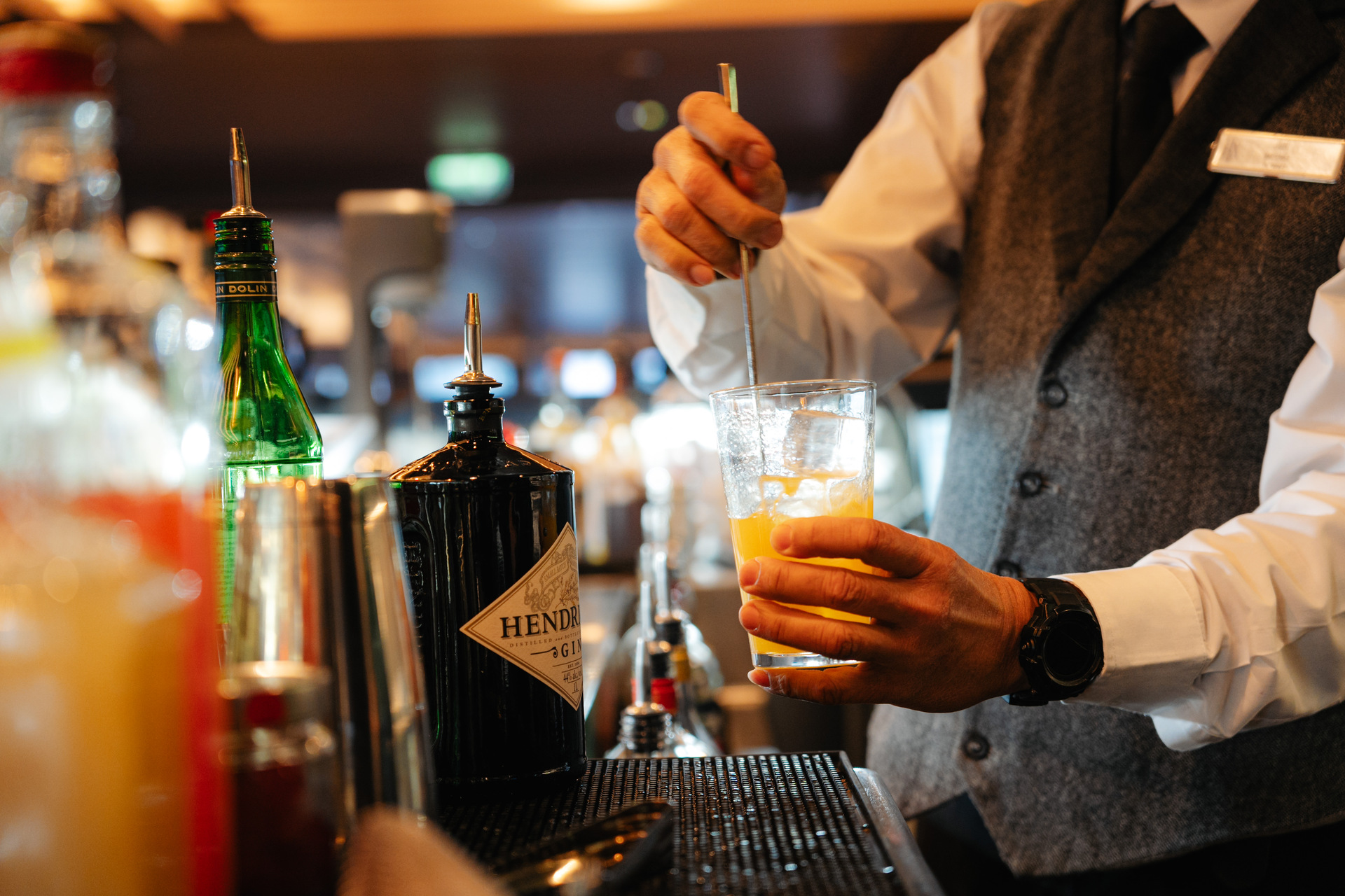Explorer Lounge bar