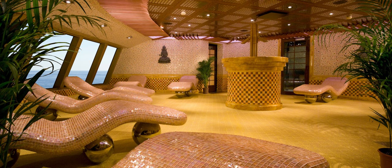 Heated thermal beds in the spa
