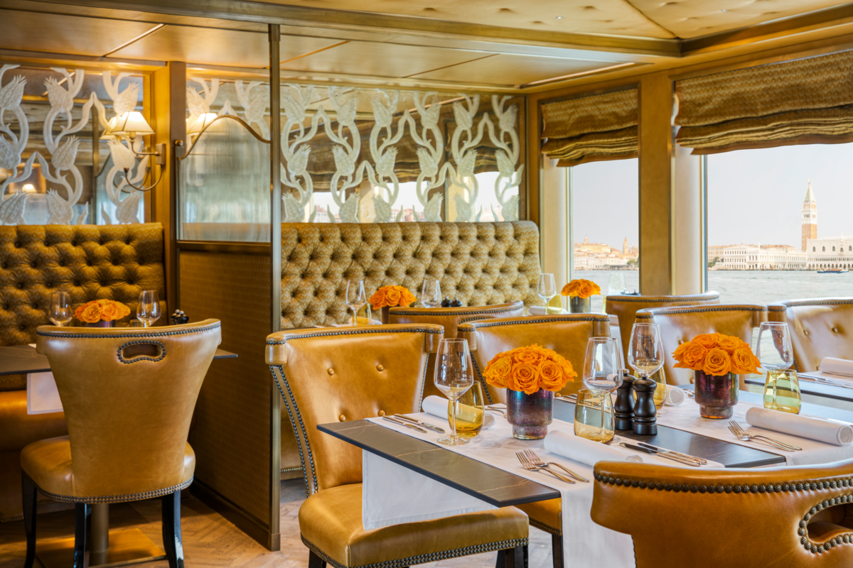 The Restaurant Rialto is a cozy restaurant with traditional Venetian food