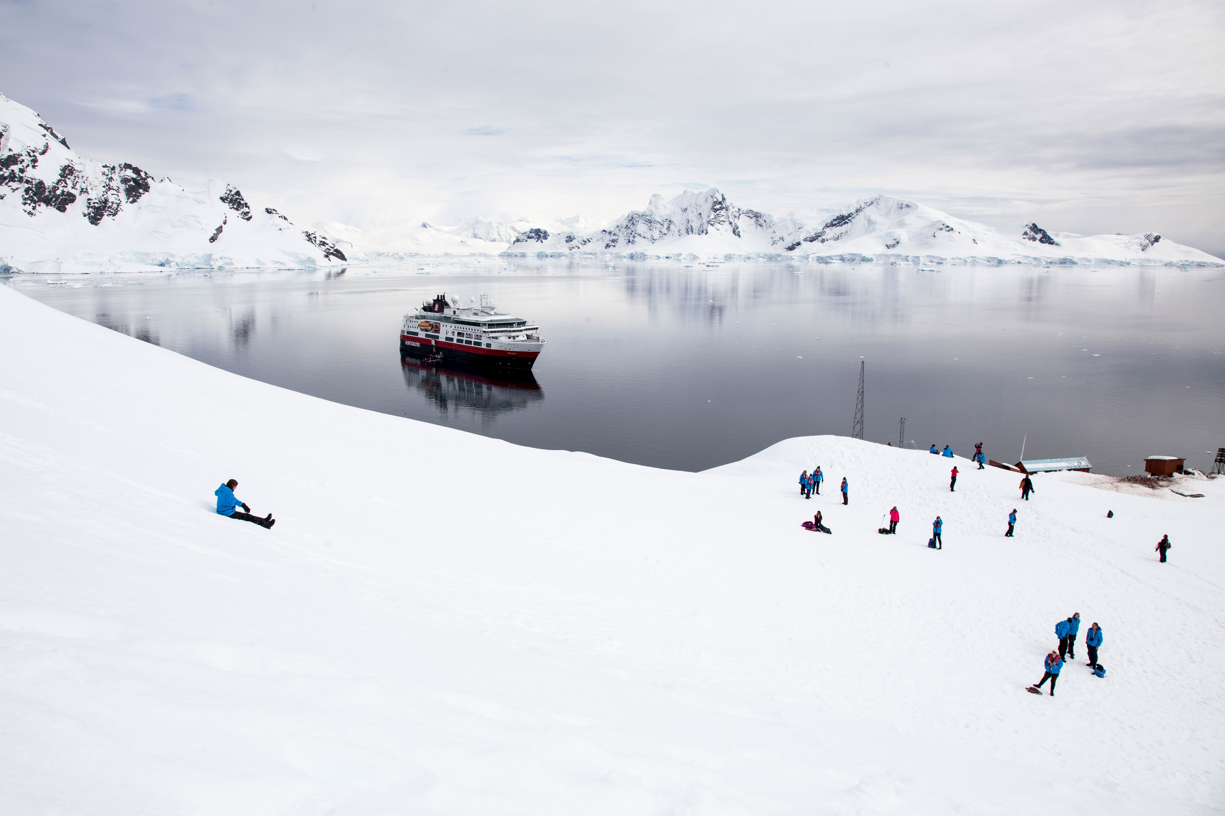 The themes for the expedition team changes according to season and destination