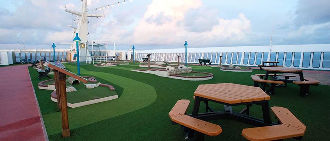 9-hole mini golf