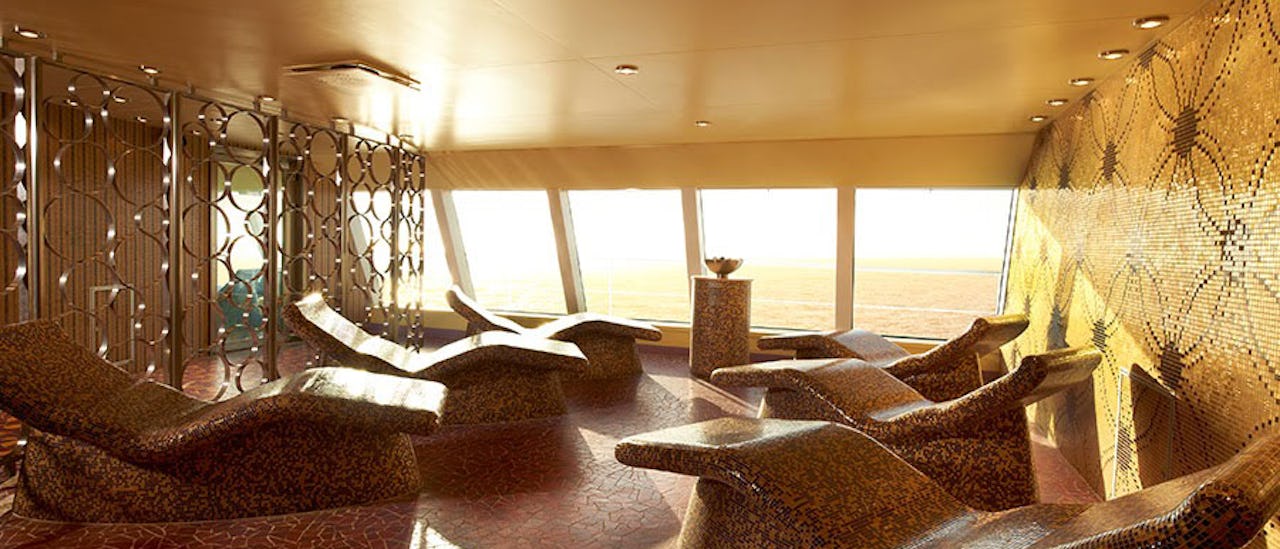 Heated thermal beds in the spa