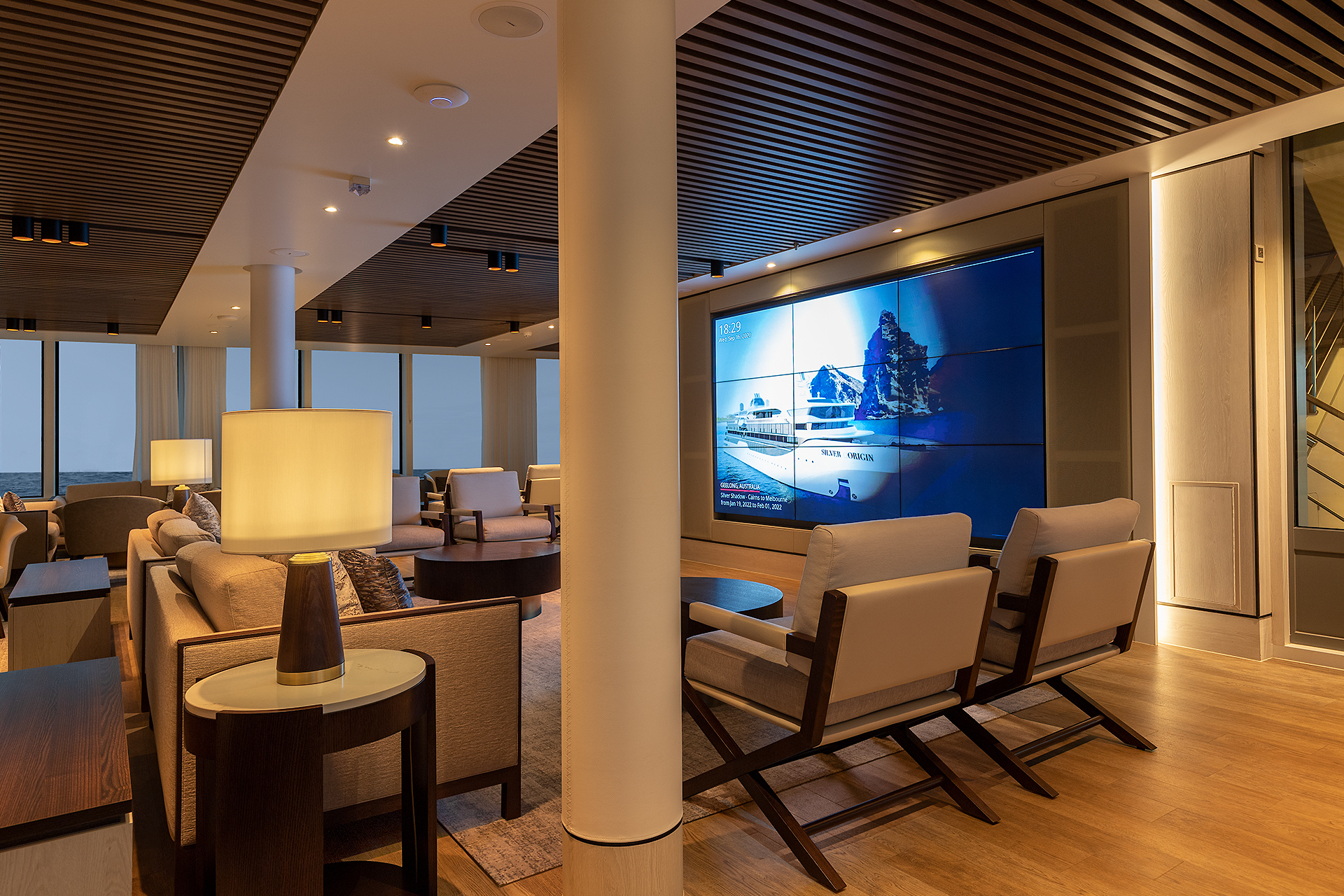 Explorer lounge