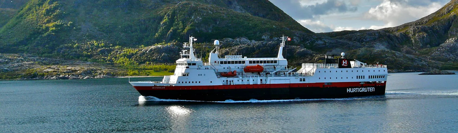 Hurtigruten - MS Vesterålen - Norway