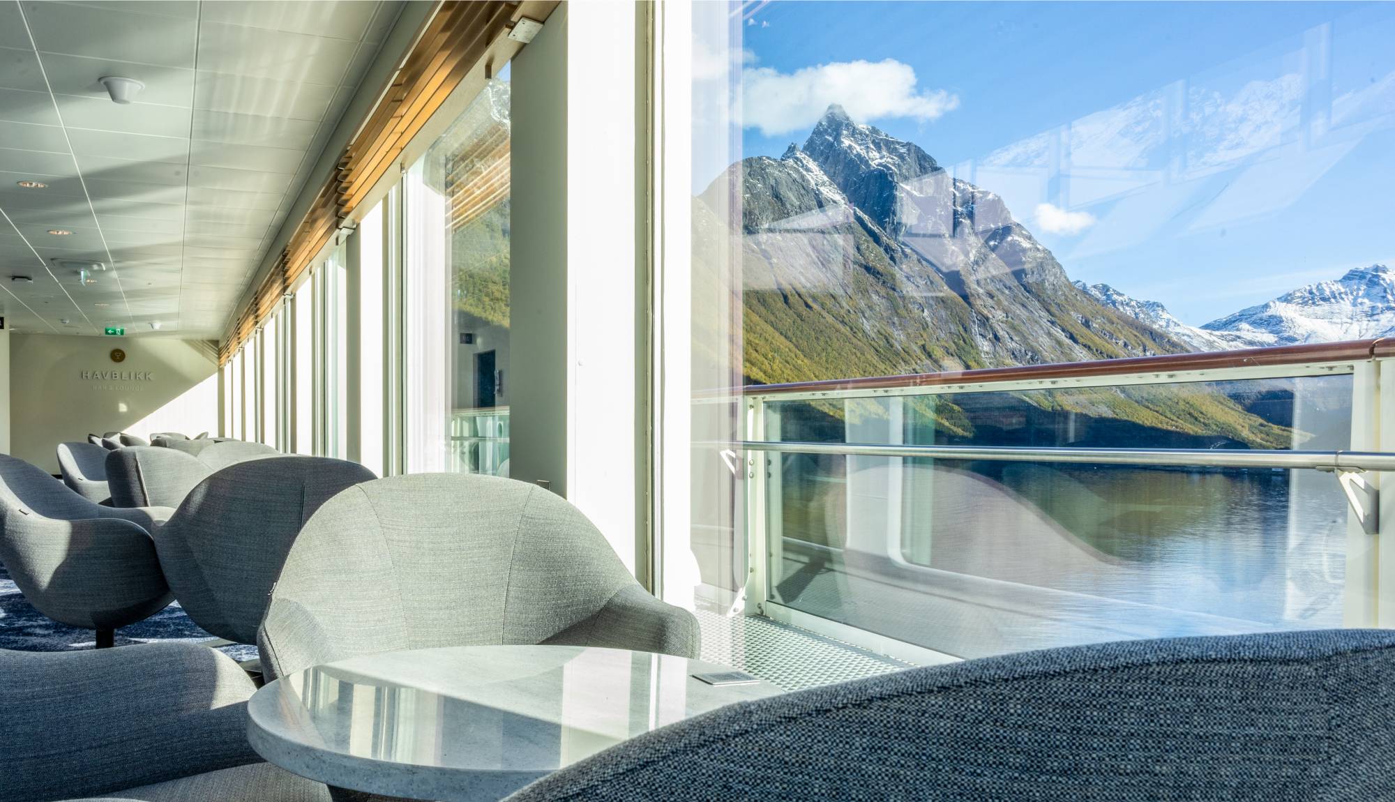 Havila Voyages Dining - Havblikk Bar & Lounge