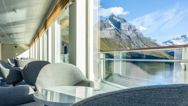 Havila Voyages Dining - Havblikk Bar & Lounge