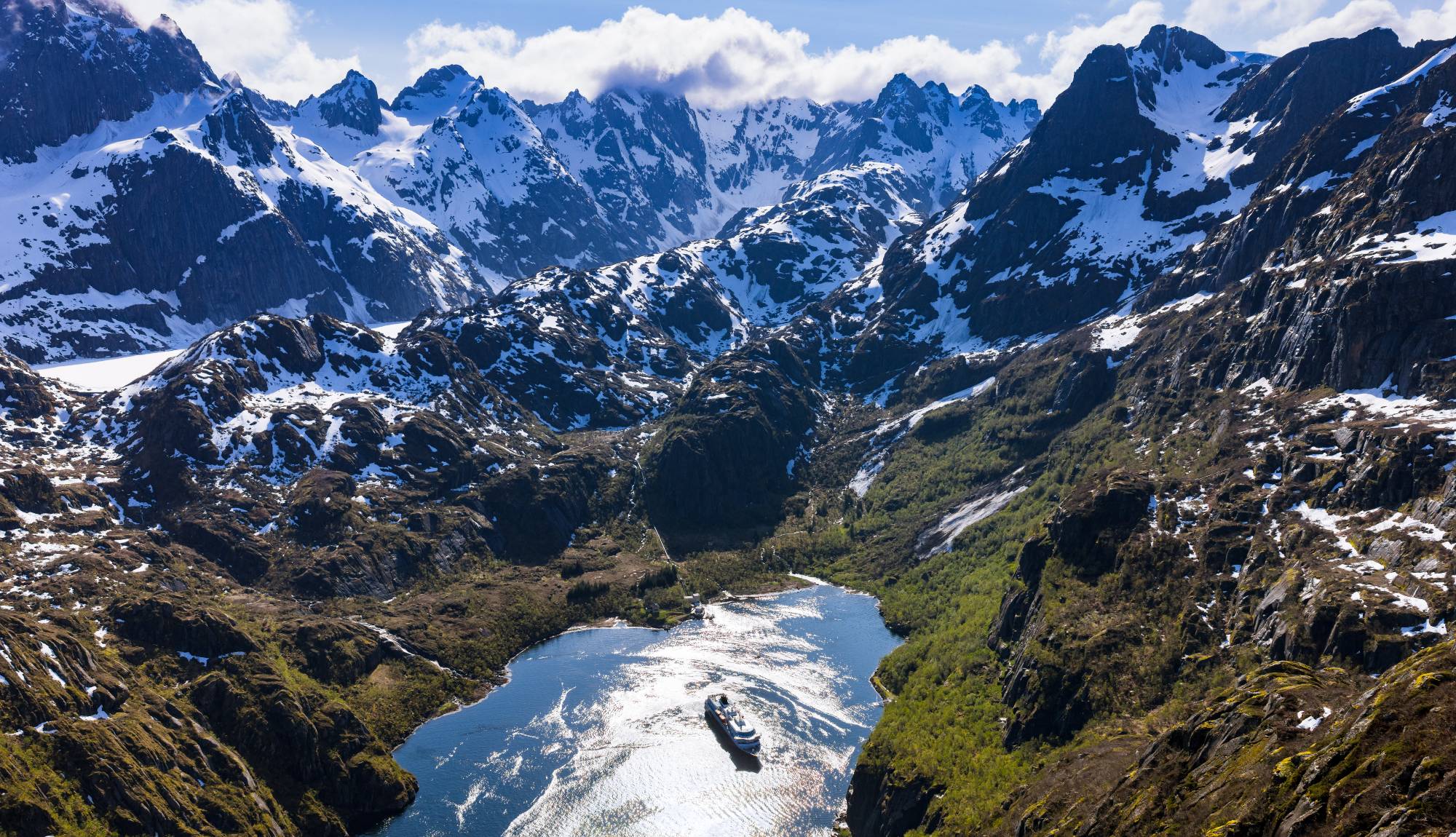 Hurtigruten - MS Polarlys in Trollfjorden