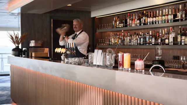 Havila Voyages - What's Included - Havblikk Bar & Lounge, deck 9