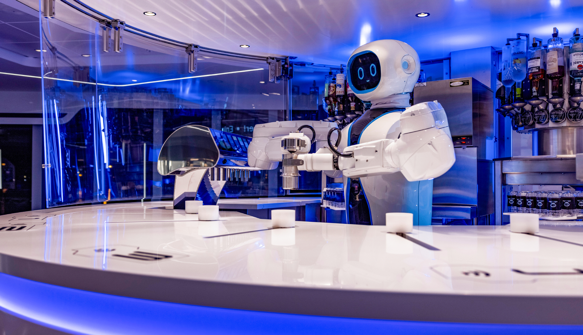 MSC Virtuosa - MSC Starship Club Rob the robotic bartender