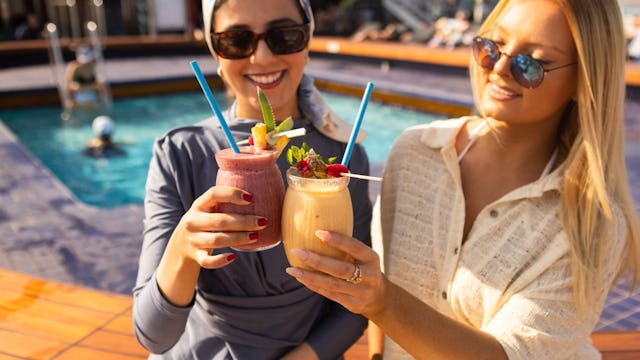 Celestyal - Smoothies by the pool