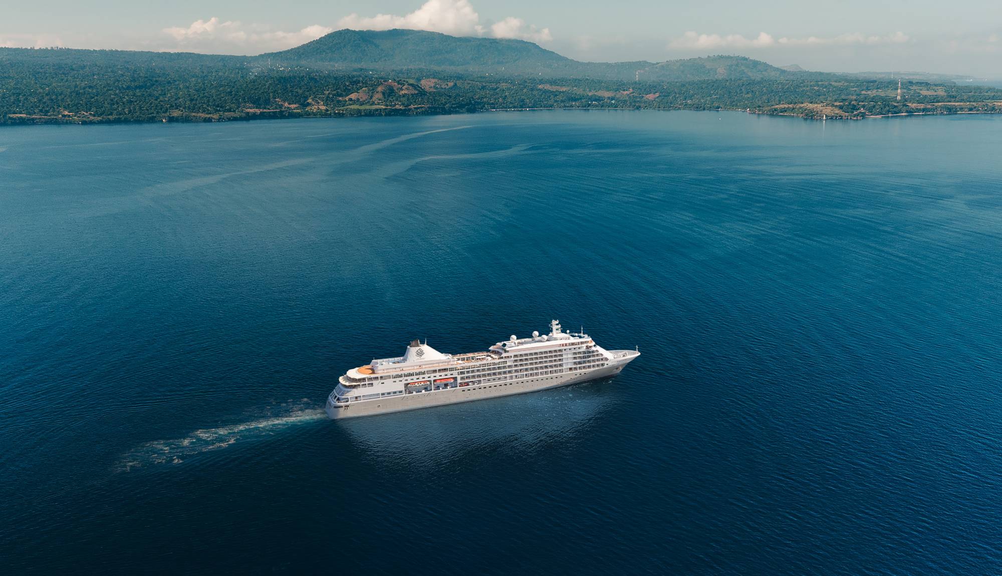 Silversea - Silver Whisper - Sailing in Indonesia