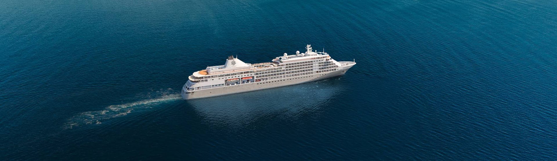 Silversea - Silver Whisper - Sailing in Indonesia