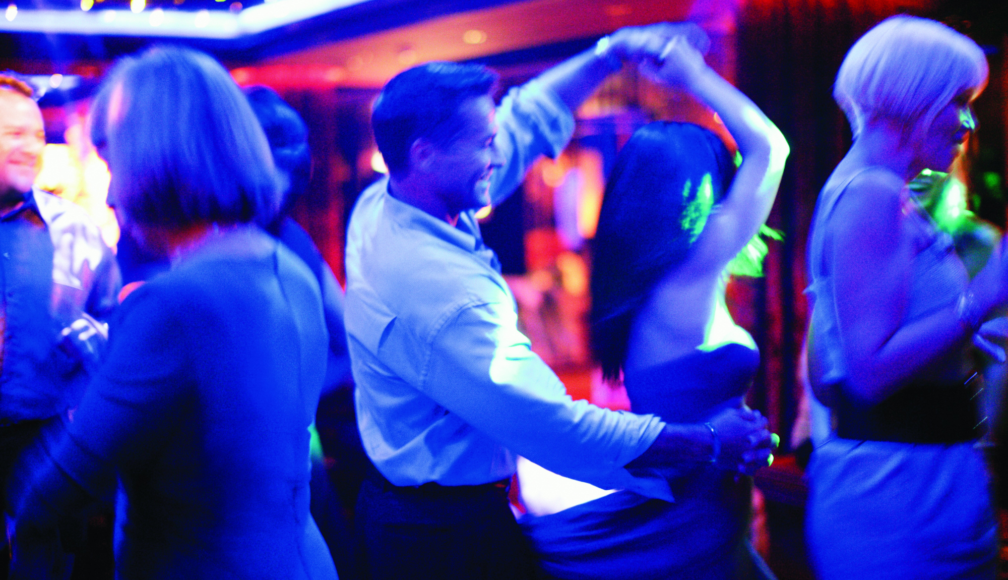 Norwegian Cruise Line - Bliss Ultra Lounge People Dancing