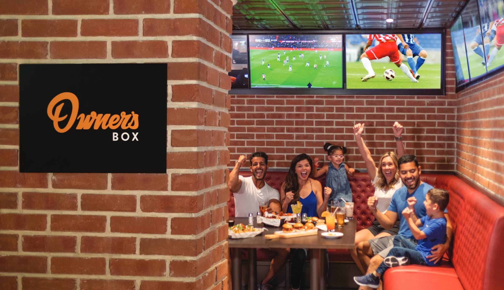 Royal Caribbean - Dining - Playmakers Sports Bar & Arcade