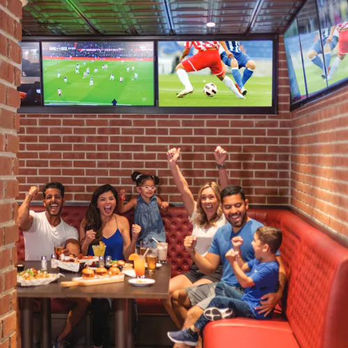 Royal Caribbean - Dining - Playmakers Sports Bar & Arcade