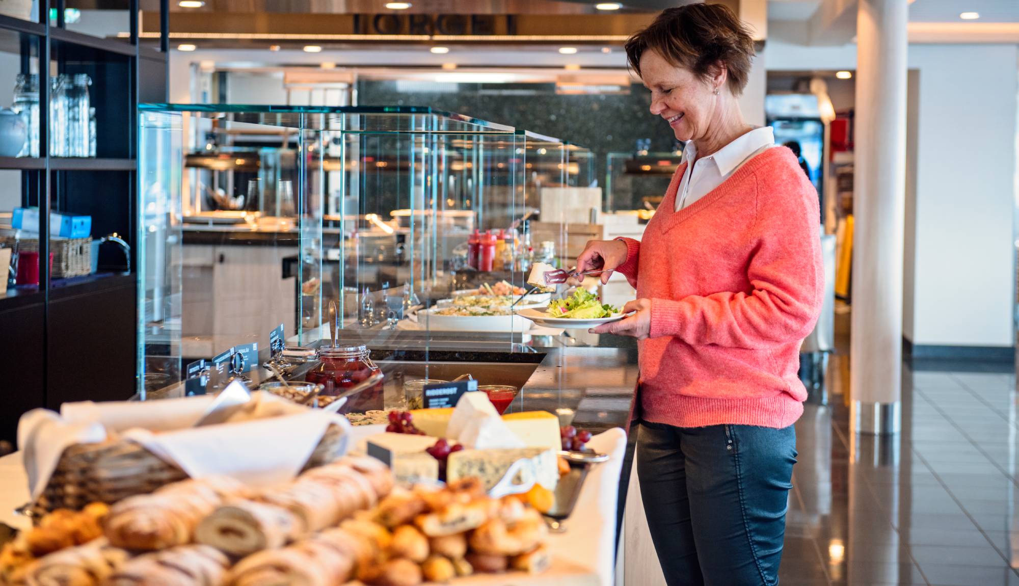 Hurtigruten - Dining Torget Restaurant Lunch