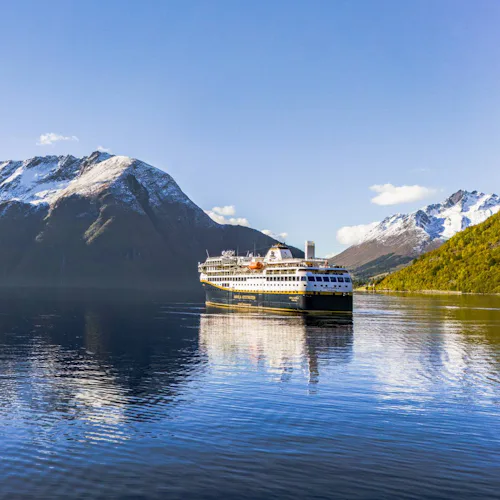 Havila Voyages in Hjørundfjord