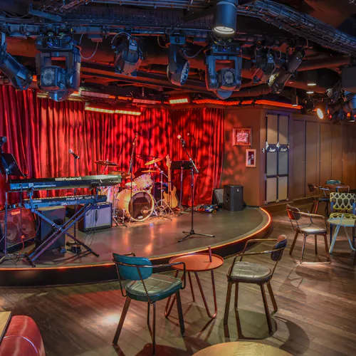 Norwegian Cruise Line - Norwegian Breakaway - Syd Norman’s Pour House